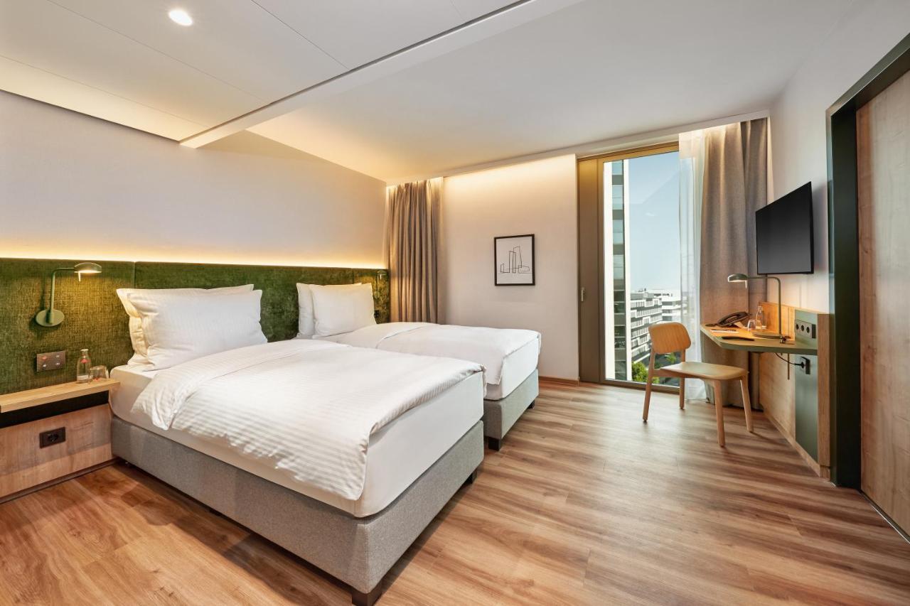 H+ Hotel Frankfurt แอชบอร์น ภายนอก รูปภาพ