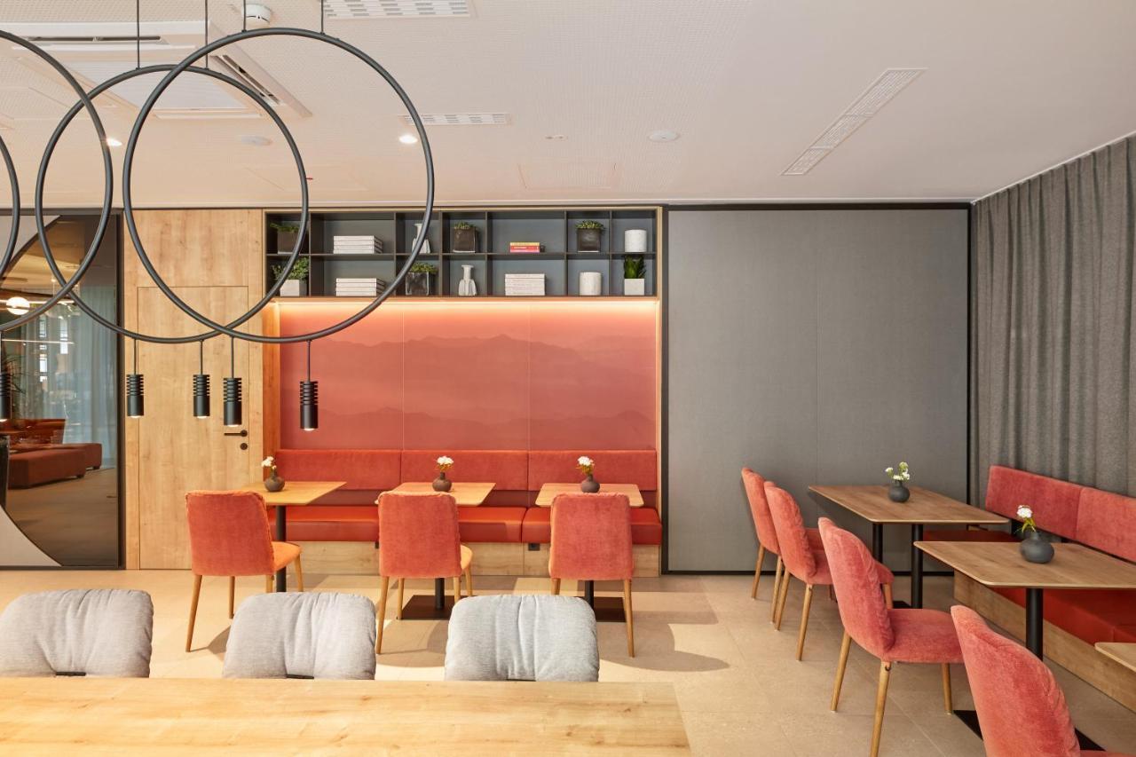 H+ Hotel Frankfurt แอชบอร์น ภายนอก รูปภาพ