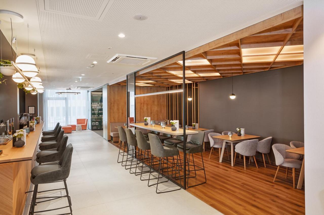 H+ Hotel Frankfurt แอชบอร์น ภายนอก รูปภาพ